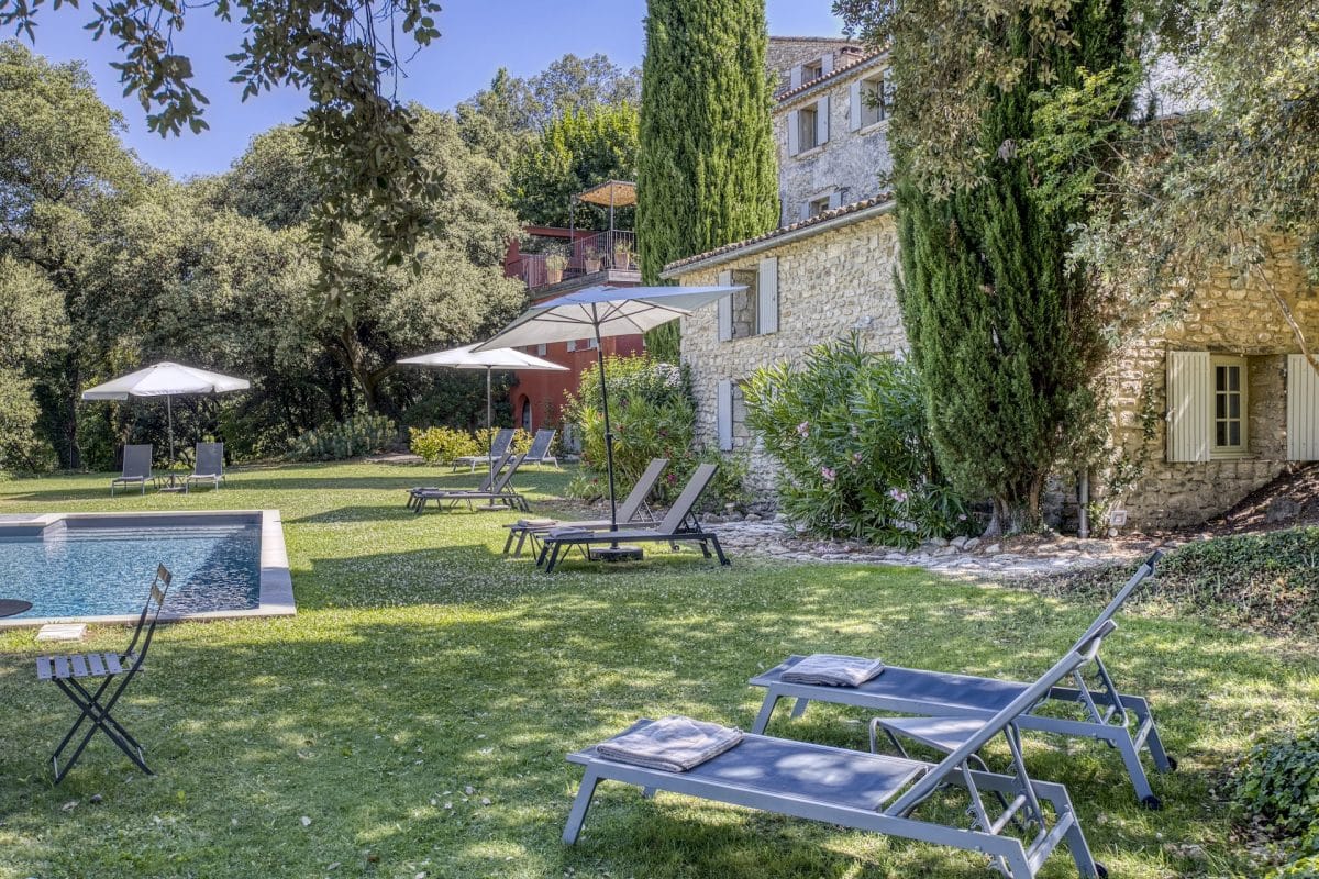 le prieuré de la madelène bandb malaucene piscine vue 2