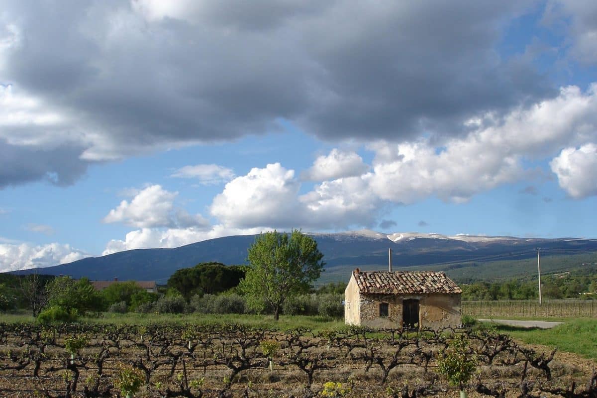 villages typiques autour du ventoux photo blog le prieure la madelene
